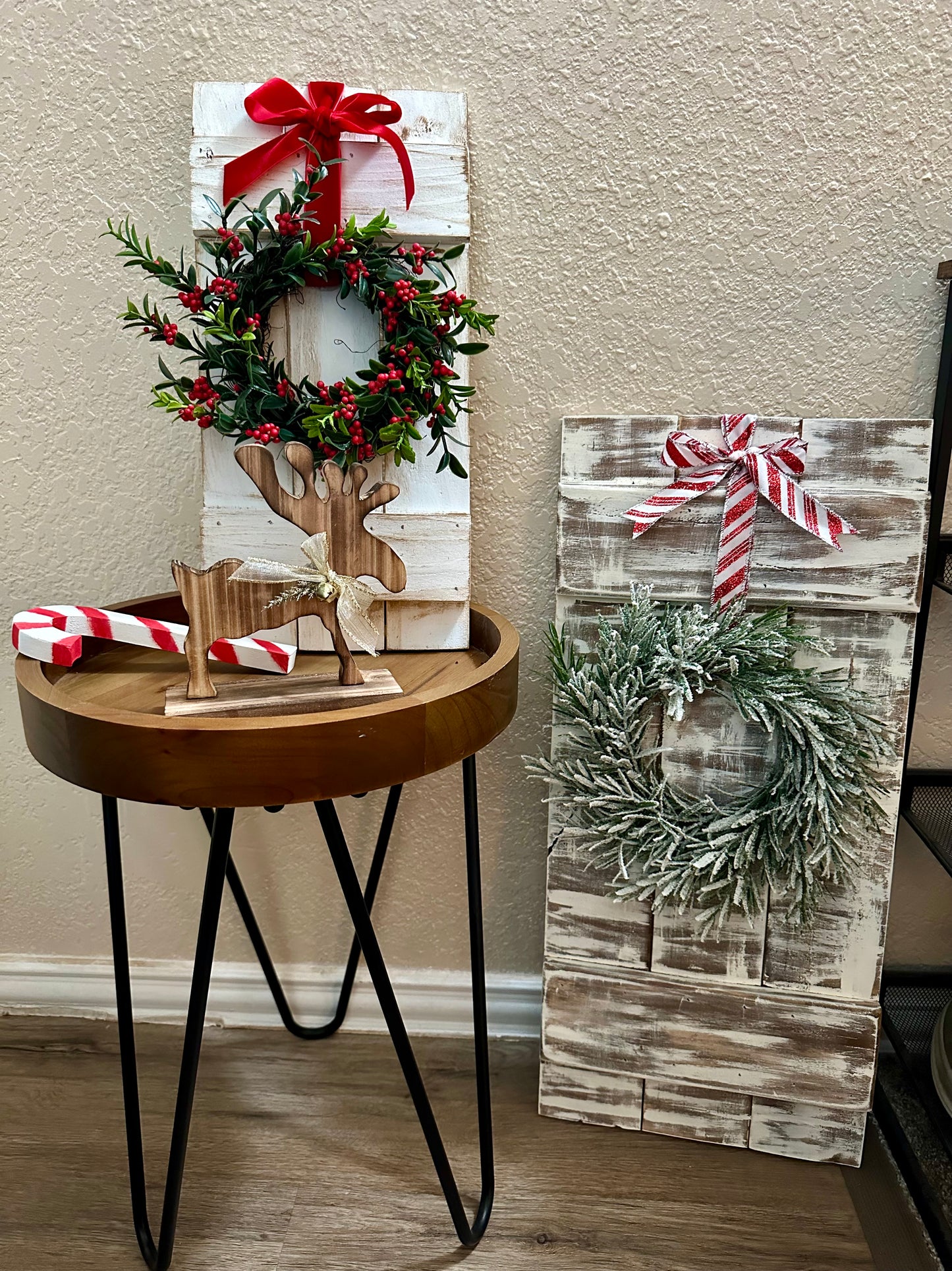 Christmas Farmhouse Shutter Decor